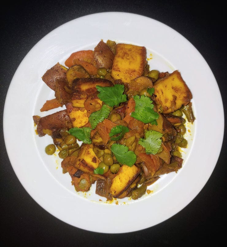 Vegerarian Combo #8 (Paneer curry, Dal, rice or roti)